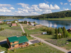 Henrys Hawk by KABINO Henrys Lake Hot Tub FirePit Pool Table Mtn & Water Views WiFi Satellite Fishing Trails